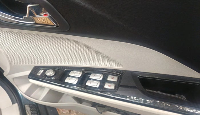 2022 Mahindra XUV300 W8 1.2 PETROL, Petrol, Manual, 12,160 km, interior