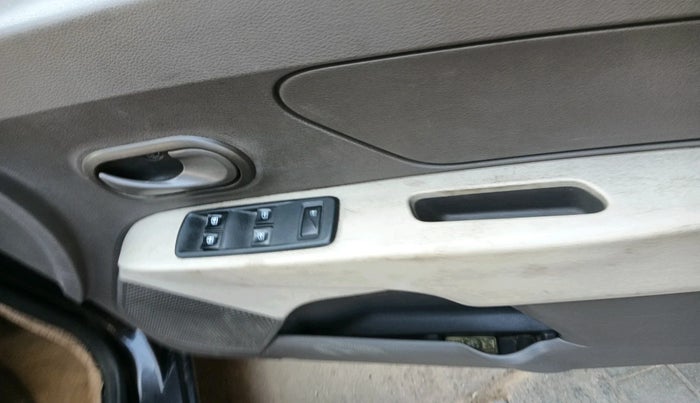 2015 Renault Lodgy 110 PS RXL 8STR, Diesel, Manual, 1,13,483 km, interior