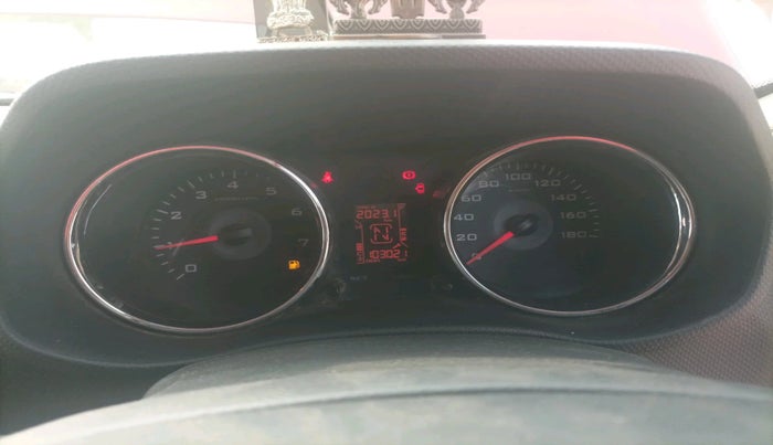 2018 Mahindra TUV300 T8, Diesel, Manual, 1,03,021 km, interior