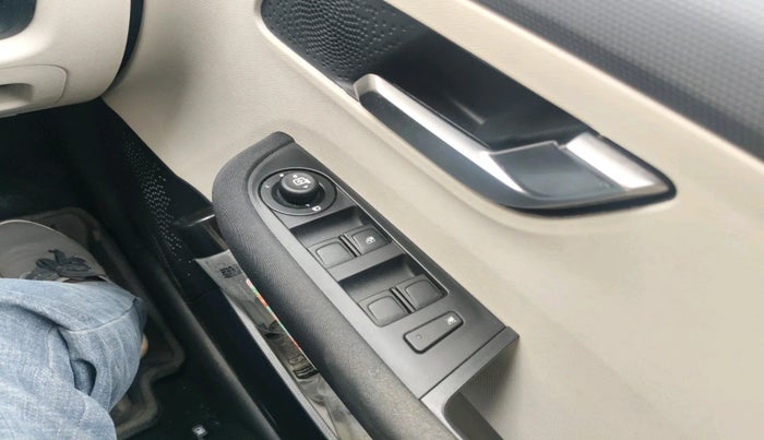 2022 Tata ALTROZ XZA, Petrol, Automatic, 21,907 km, interior