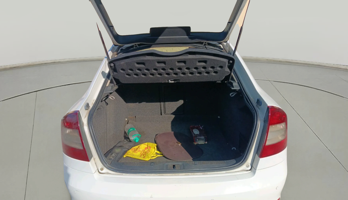 2010 Skoda Laura AMBIENTE 2.0 TDI CR MT, Diesel, Manual, 94,380 km, exterior