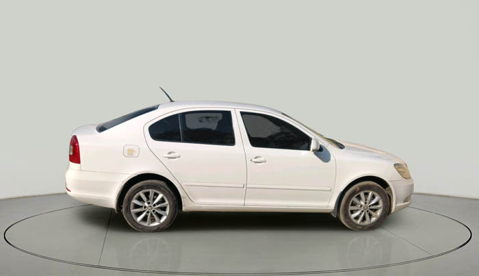 2010 Skoda Laura AMBIENTE 2.0 TDI CR MT, Diesel, Manual, 94,380 km, exterior