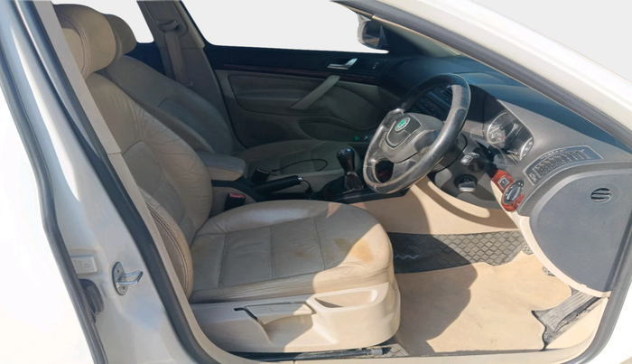 2010 Skoda Laura AMBIENTE 2.0 TDI CR MT, Diesel, Manual, 94,380 km, interior