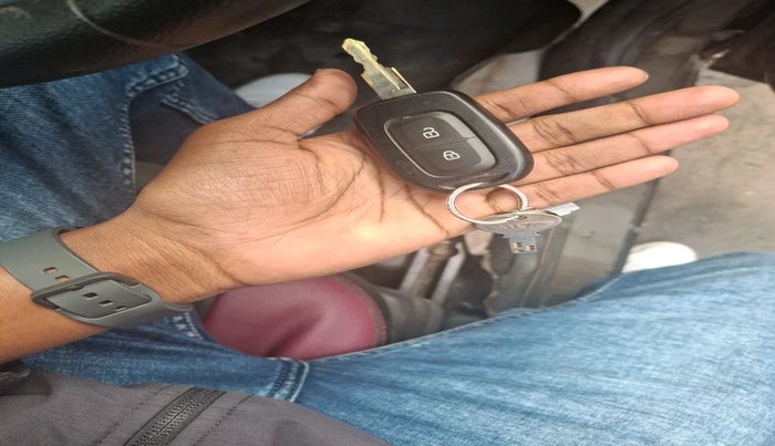 2021 Renault Kwid RXT 1.0 AMT (O), Petrol, Automatic, 27,498 km, interior