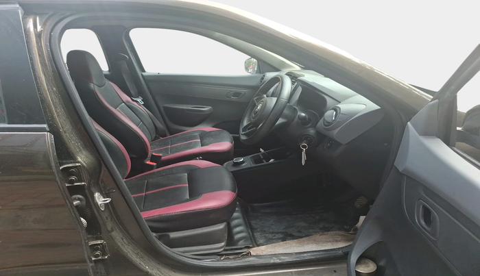 2021 Renault Kwid RXT 1.0 AMT (O), Petrol, Automatic, 27,498 km, interior