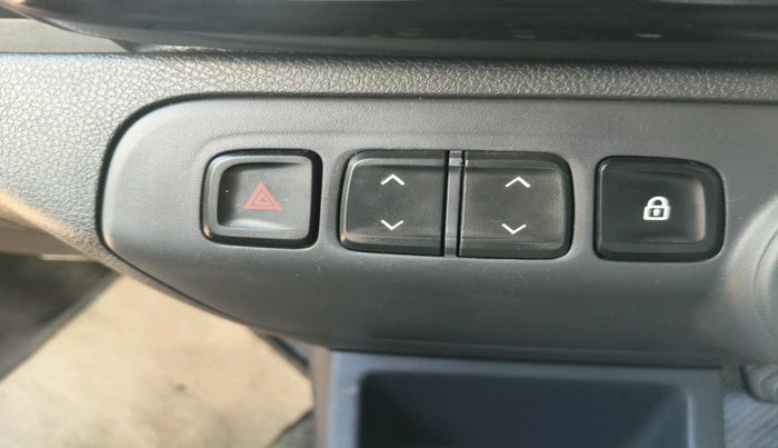 2016 Renault Kwid RXT 0.8, Petrol, Manual, 4,30,000 km, interior