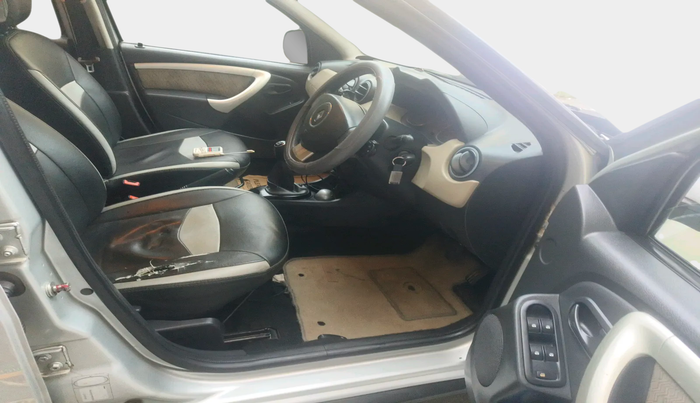 2014 Renault Duster 85 PS RXL DIESEL, Diesel, Manual, 1,35,980 km, interior