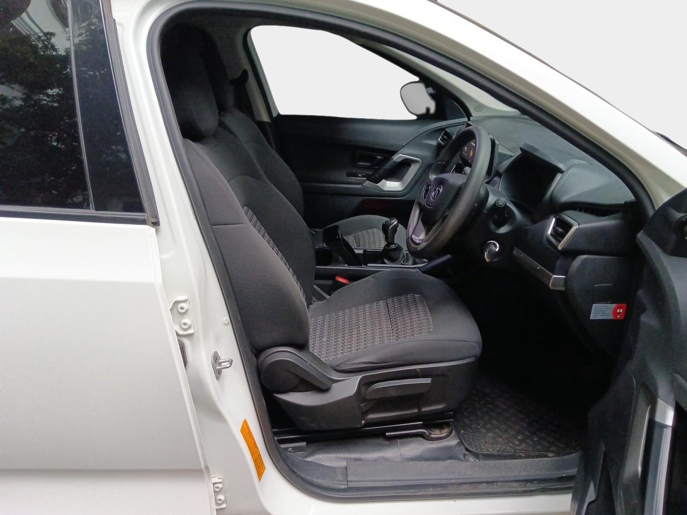2023 Tata Harrier XM SUNROOF 2.0L KRYOTEC, Diesel, Manual, 28,199 km, interior