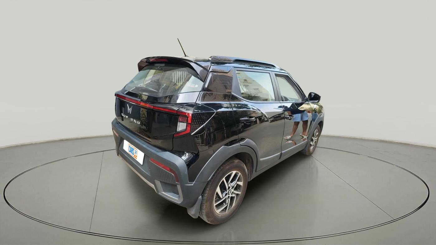 2025 Mahindra XUV 3XO AX5 1.2 L TCMPFI AT, Petrol, Automatic, 8,500 km, exterior