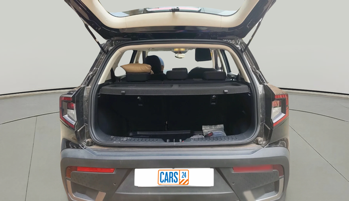 2025 Mahindra XUV 3XO AX5 1.2 L TCMPFI AT, Petrol, Automatic, 7,310 km, exterior