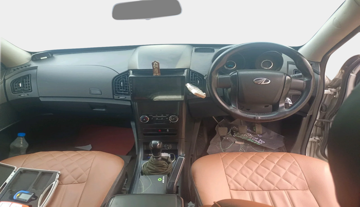 2018 Mahindra XUV500 W5, Diesel, Manual, 1,48,460 km, interior