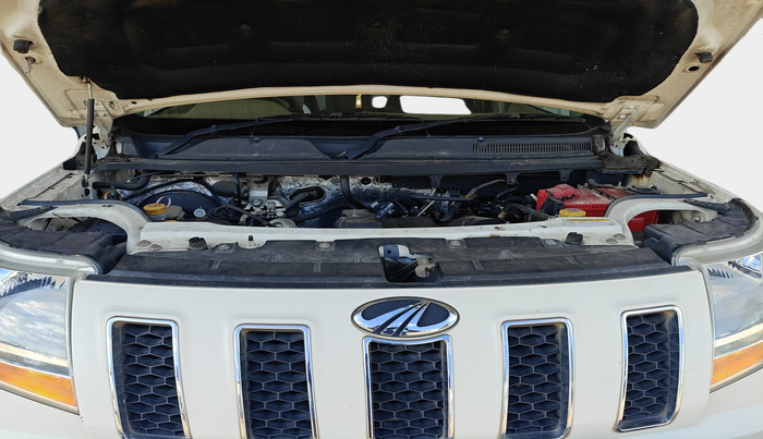 2016 Mahindra TUV300 T8, Diesel, Manual, 1,06,784 km, exterior