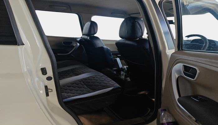 2016 Mahindra TUV300 T8, Diesel, Manual, 1,06,784 km, interior
