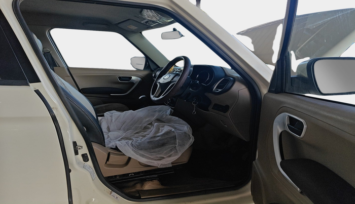 2016 Mahindra TUV300 T8, Diesel, Manual, 1,06,784 km, interior
