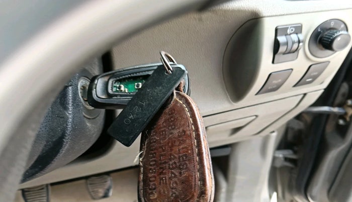 2016 Mahindra Kuv100 K8 D 6 STR, Diesel, Manual, 61,214 km, interior