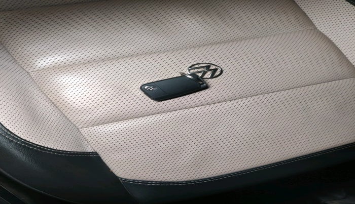 2022 Volkswagen VIRTUS TOPLINE TSI 1.0 AT, Petrol, Automatic, 17,216 km, interior