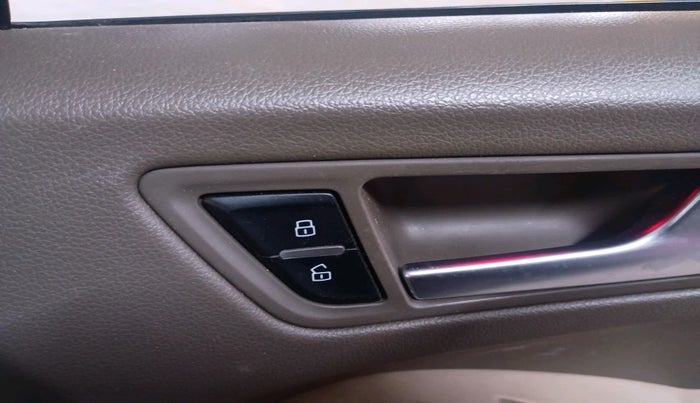 2012 Audi Q5 2.0 TDI QUATTRO, Diesel, Automatic, 1,04,346 km, interior