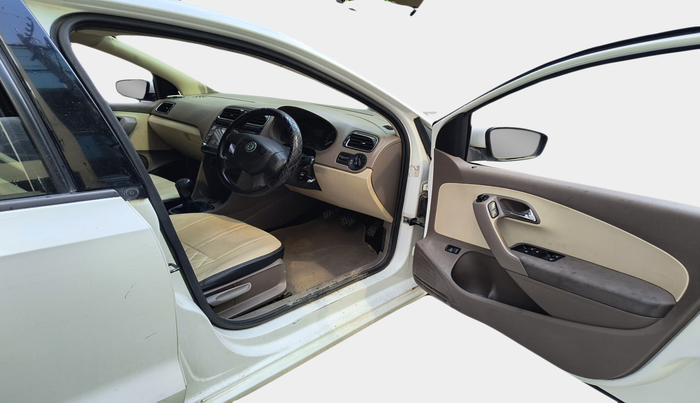 2012 Skoda Rapid AMBITION 1.6 TDI CR MT PLUS, Diesel, Manual, 1,52,999 km, interior