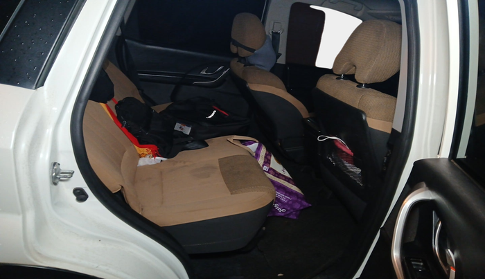 2020 Mahindra XUV500 W7, Diesel, Manual, 1,22,089 km, interior