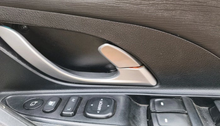 2017 Mahindra XUV500 W6, Diesel, Manual, 1,66,233 km, interior