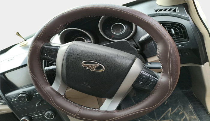 2017 Mahindra XUV500 W6, Diesel, Manual, 1,66,233 km, interior