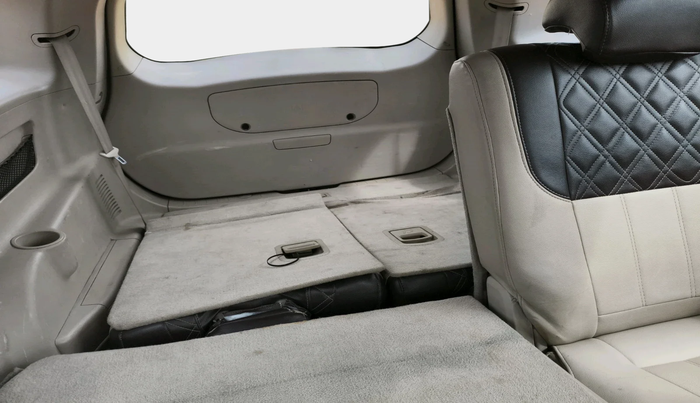 2017 Mahindra XUV500 W6, Diesel, Manual, 1,66,233 km, interior