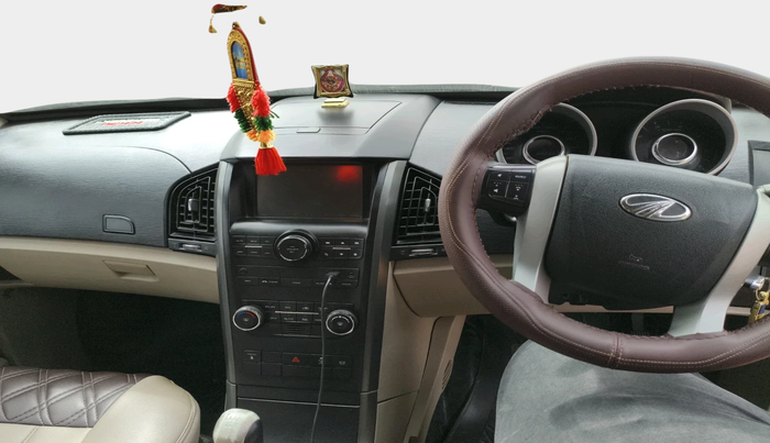 2017 Mahindra XUV500 W6, Diesel, Manual, 1,66,233 km, interior