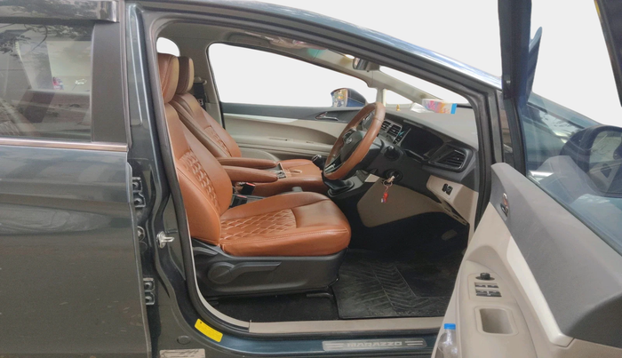 2018 Mahindra MARAZZO M6 7 STR, Diesel, Manual, 82,862 km, interior