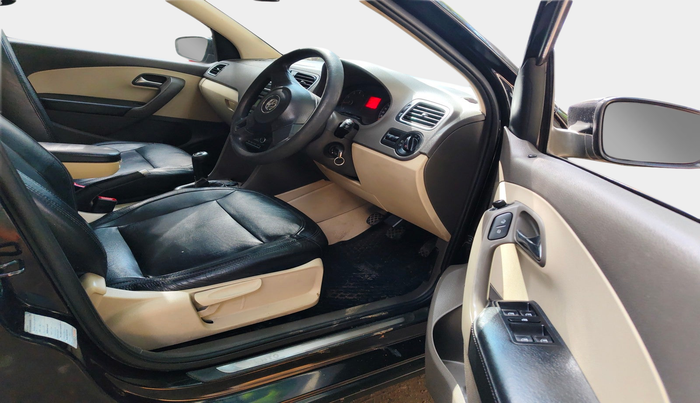 2011 Volkswagen Vento HIGHLINE 1.6 MPI, Petrol, Manual, 55,329 km, interior