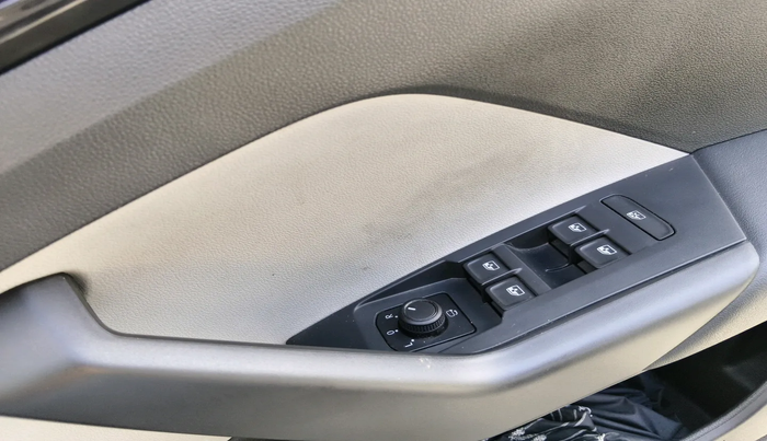 2022 Skoda KUSHAQ STYLE 1.5L TSI DSG (6 AIRBAGS), Petrol, Automatic, 40,549 km, interior
