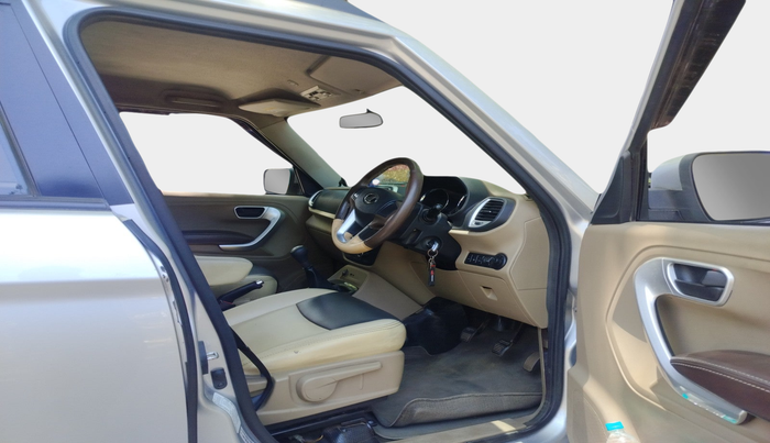 2016 Mahindra TUV300 T8, Diesel, Manual, 1,04,272 km, interior
