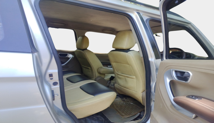 2016 Mahindra TUV300 T8, Diesel, Manual, 1,04,272 km, interior