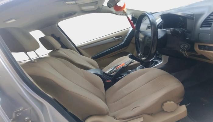 2017 ISUZU D-Max V Cross 4*4 MT, Diesel, Manual, 59,670 km, interior