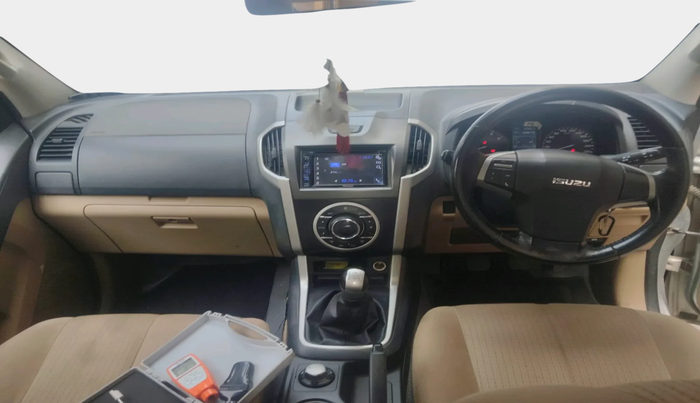 2017 ISUZU D-Max V Cross 4*4 MT, Diesel, Manual, 59,670 km, interior