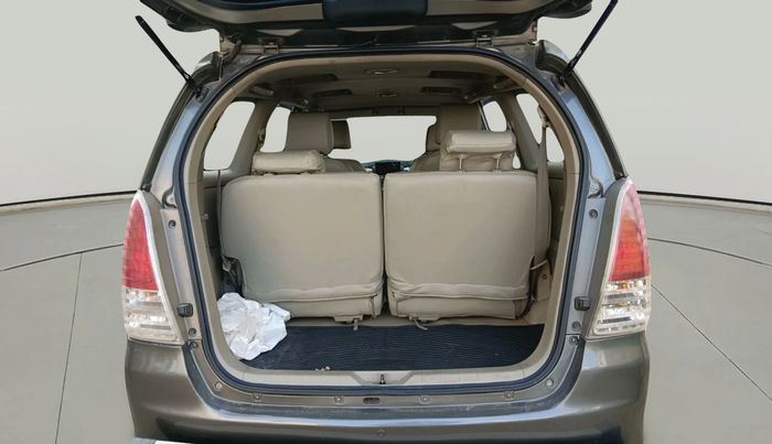 2011 Toyota Innova 2.5 G4 7 STR, Diesel, Manual, 1,41,374 km, exterior