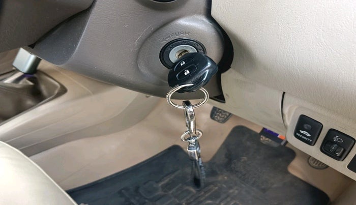 2011 Toyota Innova 2.5 G4 7 STR, Diesel, Manual, 1,41,374 km, interior