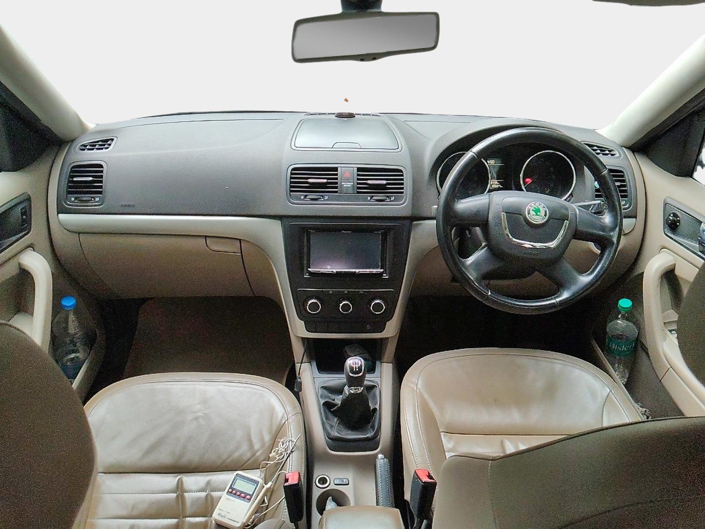 2013 Skoda Yeti AMBITION 2.0 TDI CR 4X2, Diesel, Manual, 88,607 km, interior