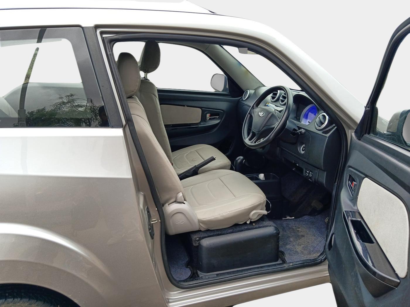 2014 Mahindra E2O T2, Electric, Automatic, 16,293 km, interior