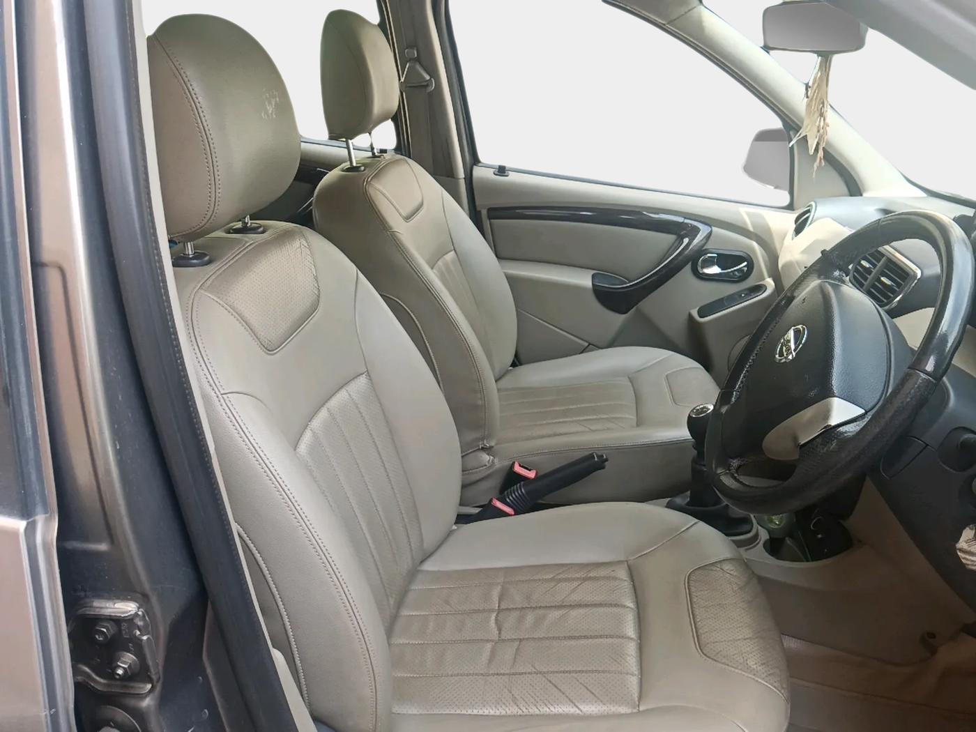 2014 Nissan Terrano XV D THP PREMIUM 110 PS, Diesel, Manual, 1,74,959 km, interior