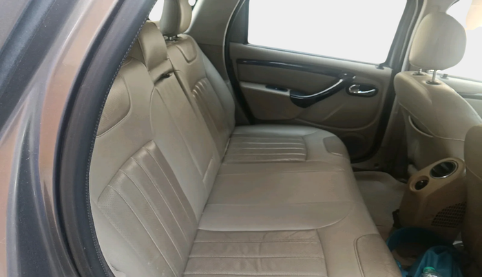 2014 Nissan Terrano XV D THP PREMIUM 110 PS, Diesel, Manual, 1,74,959 km, interior