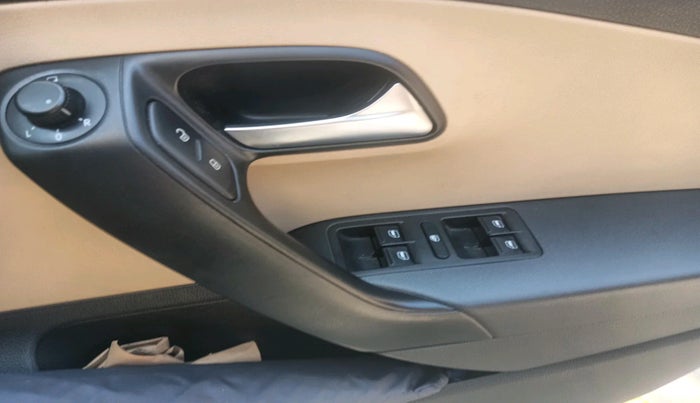 2016 Volkswagen Polo HIGHLINE1.2L, Petrol, Manual, 72,101 km, interior