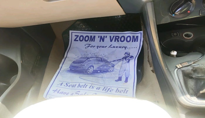 2013 Volkswagen Polo COMFORTLINE 1.2L, Diesel, Manual, 1,00,850 km, interior