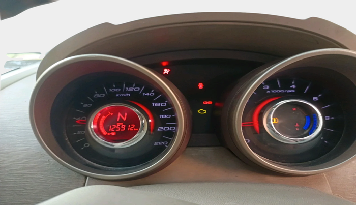 2013 Mahindra XUV500 W8, Diesel, Manual, 1,25,912 km, interior