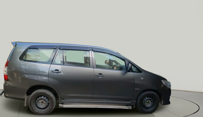 2013 Toyota Innova 2.5 GX 8 STR, Diesel, Manual, 1,80,867 km, exterior