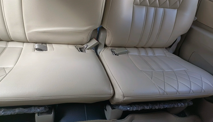 2013 Toyota Innova 2.5 GX 8 STR, Diesel, Manual, 1,80,867 km, interior