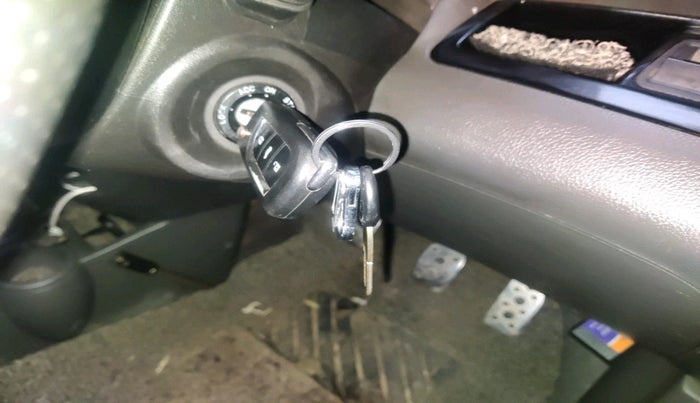 2013 Chevrolet Beat LS PETROL, Petrol, Manual, 1,36,040 km, interior