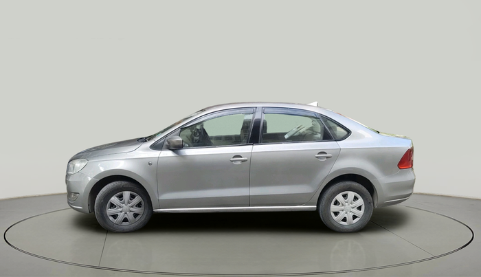 2013 Skoda Rapid AMBITION 1.6 TDI CR MT PLUS, Diesel, Manual, 1,21,935 km, exterior