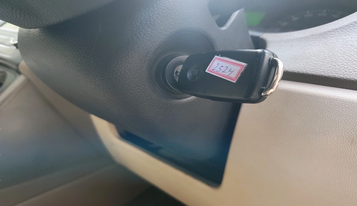 2013 Skoda Rapid AMBITION 1.6 TDI CR MT PLUS, Diesel, Manual, 1,21,935 km, interior