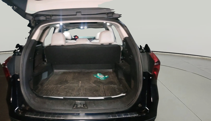 2024 Mahindra XUV700 AX 5 P MT 5 STR, Petrol, Manual, 4,193 km, exterior