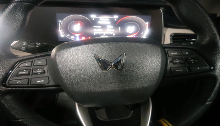 2024 Mahindra XUV700 AX 5 P MT 5 STR, Petrol, Manual, 4,193 km, interior